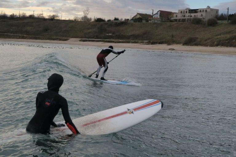 Surf și sporturi nautice pe litoralul Mării Negre